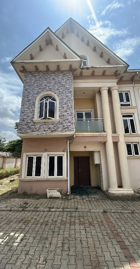 Luxury 3-Bedroom Apartment in Etang Obuli, Abuja